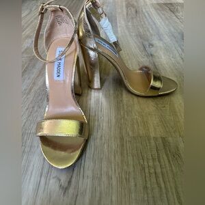 I’m selling this Steve Madden N2059* Tiaa Ankle Strap Heels Gold Women's size 7